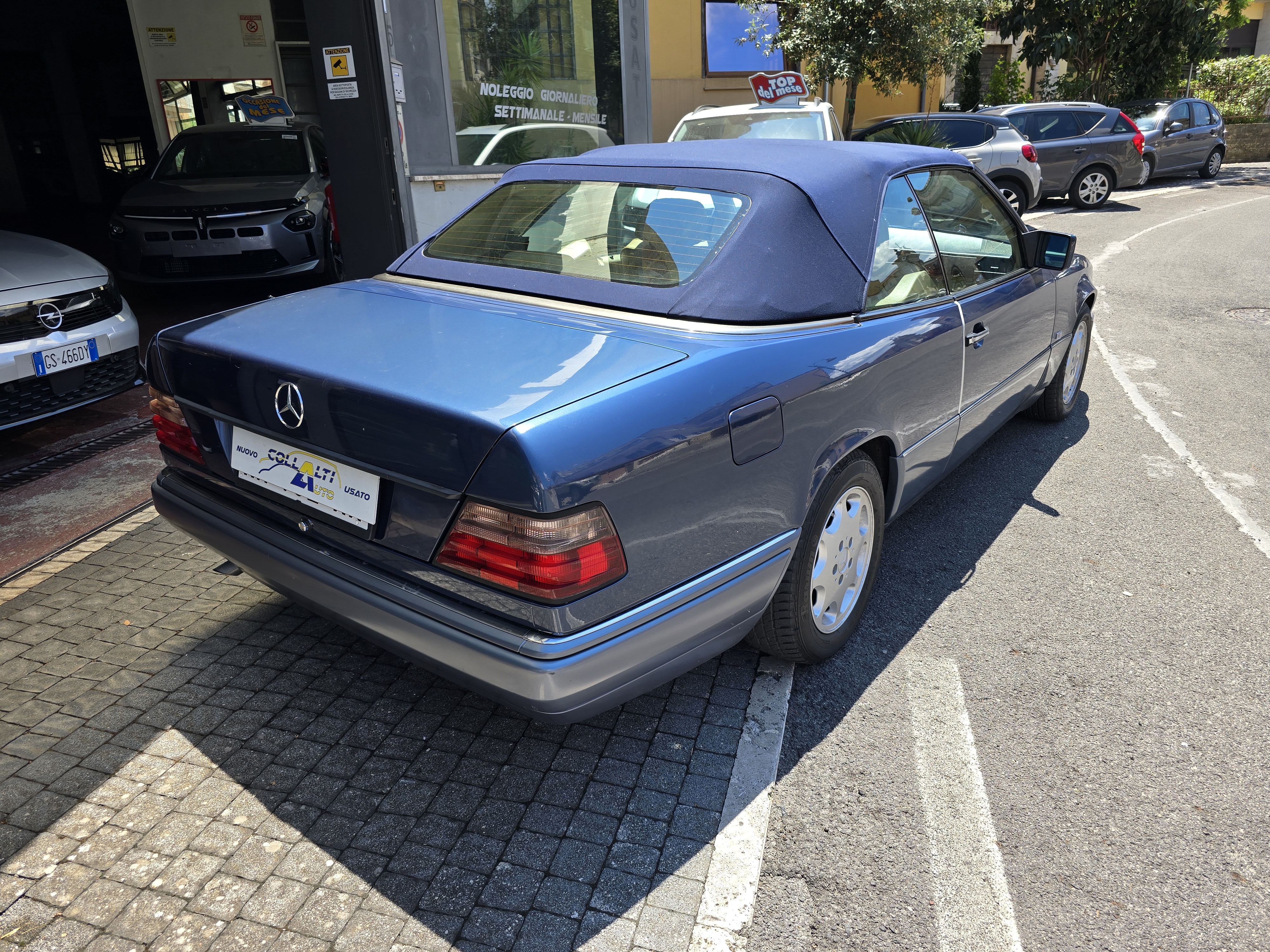 MERCEDES E 200 cabrio miniatura 9