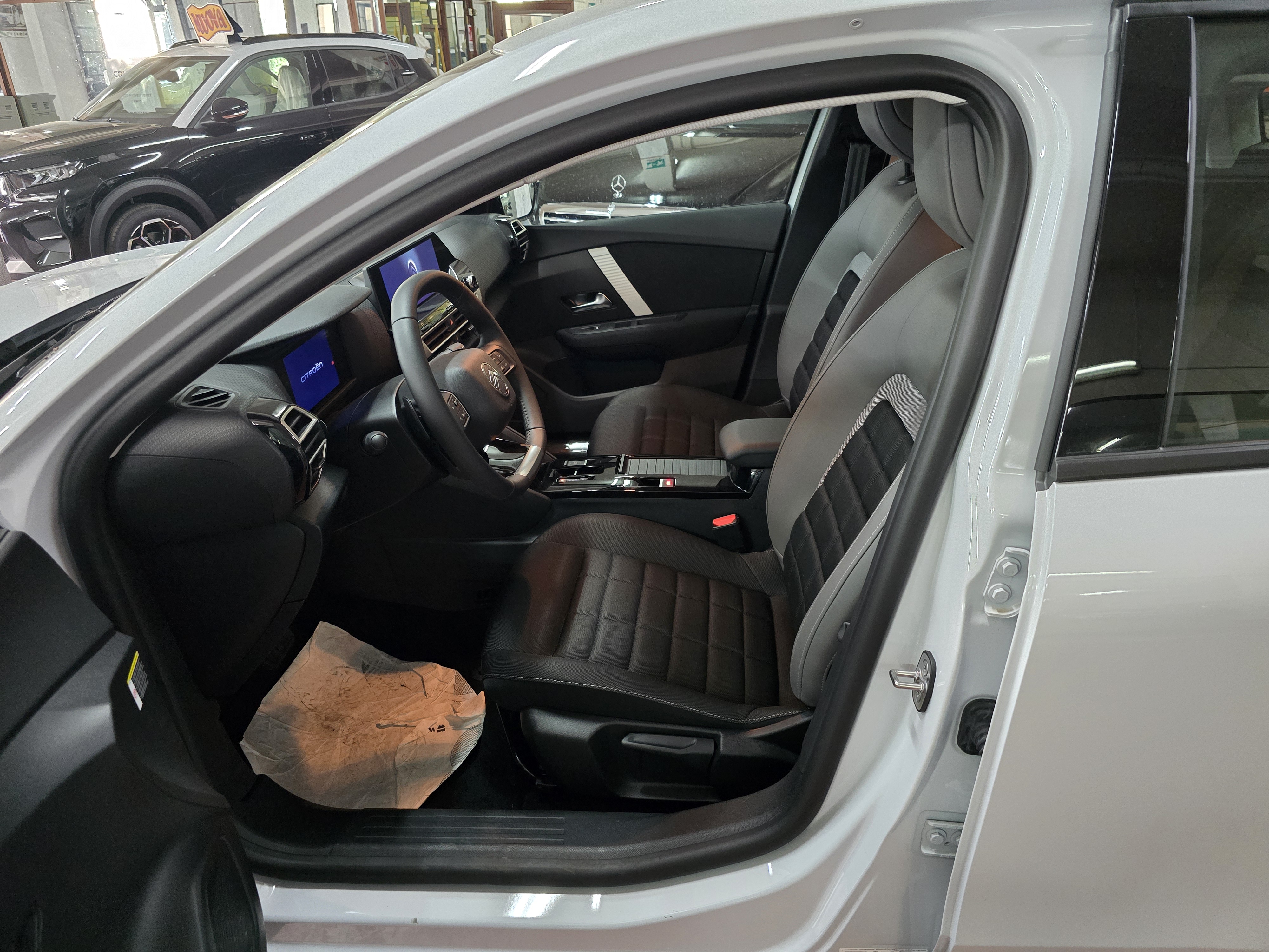 CITROEN C4 1.2 HYBRID 145CV E-DCS6 PLUS - Foto 6