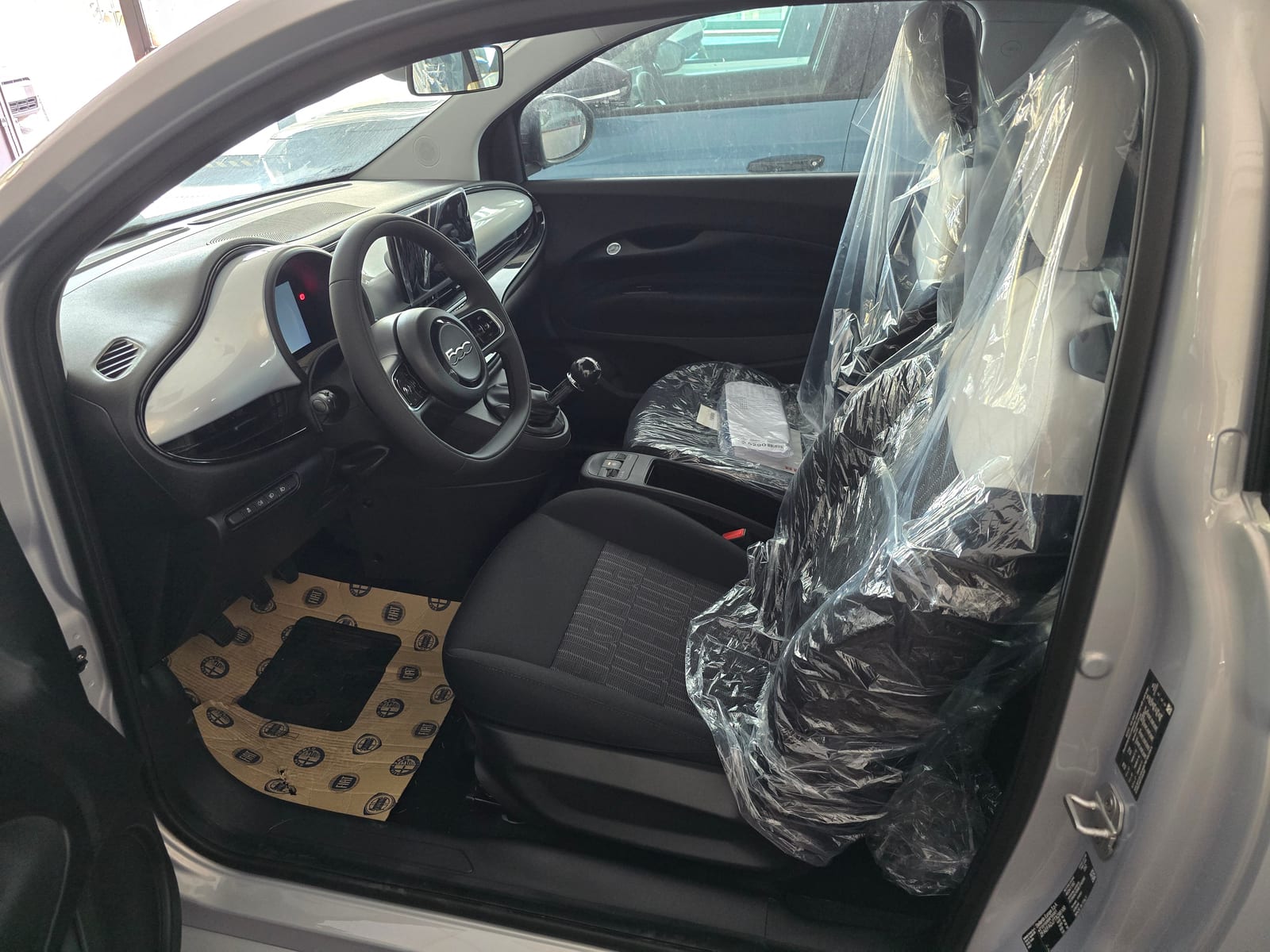 FIAT 500 1.0 Hybrid ICON miniatura 4
