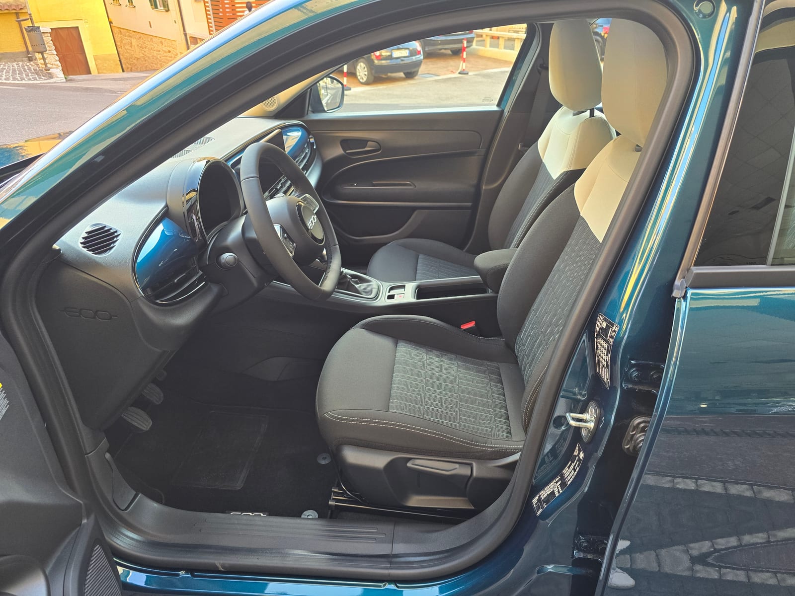 FIAT 600 1.2 Hybrid 100cv Icon miniatura 6