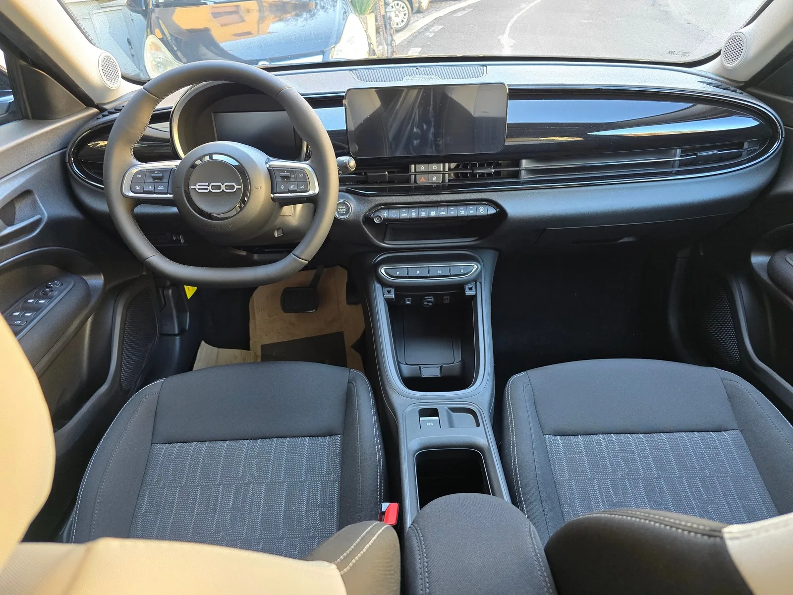 FIAT 600 1.2 Hybrid 81kW (110cv) Icon miniatura 5