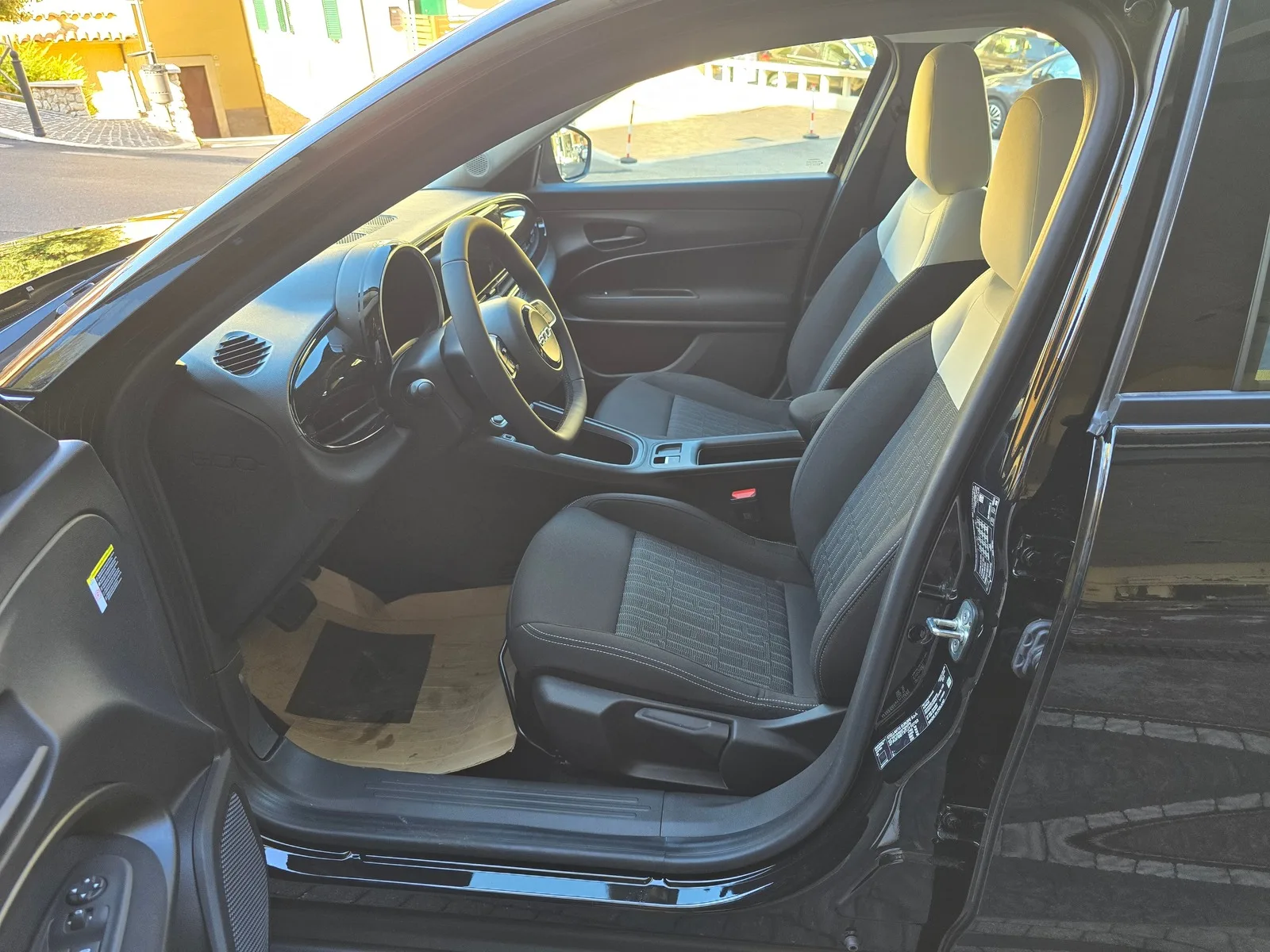 FIAT 600 1.2 Hybrid 81kW (110cv) Icon miniatura 6