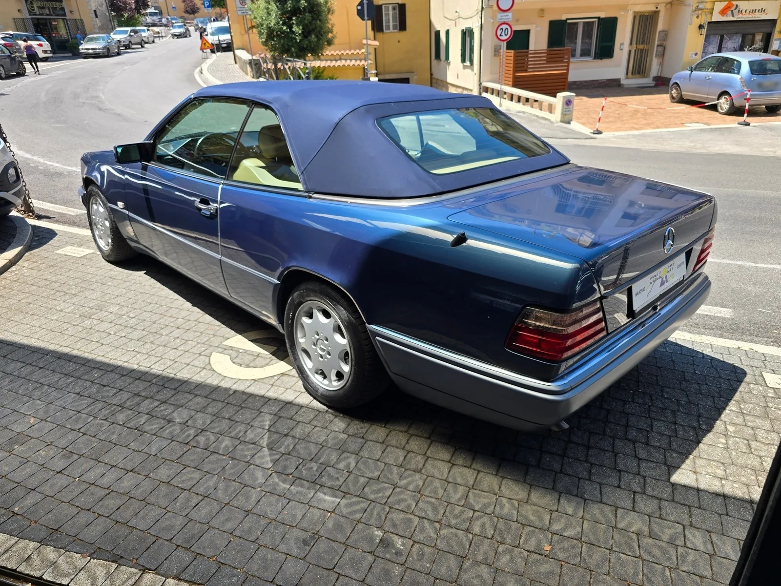 Mercedes E 200 cabrio miniatura 2