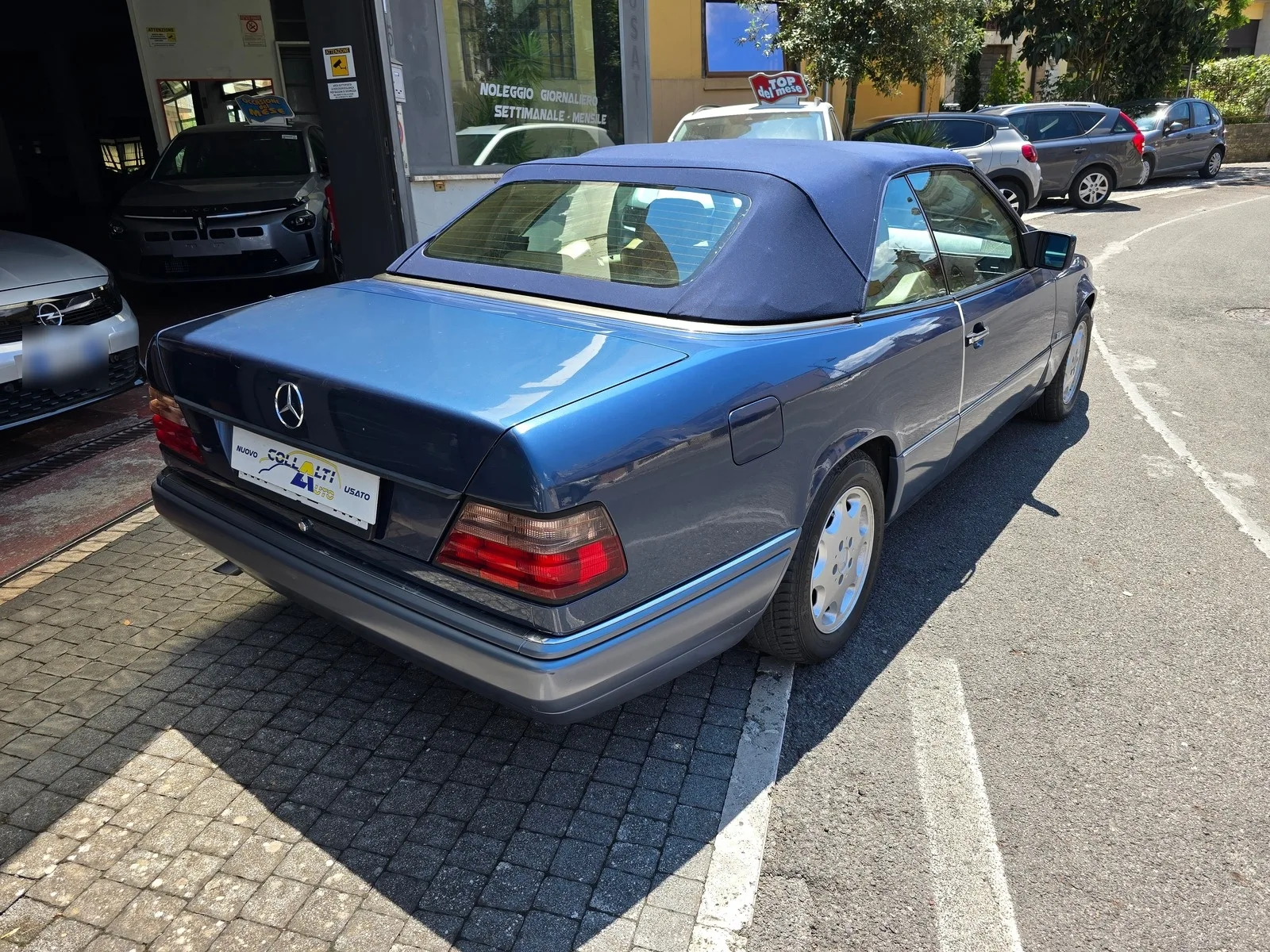 Mercedes E 200 cabrio miniatura 9