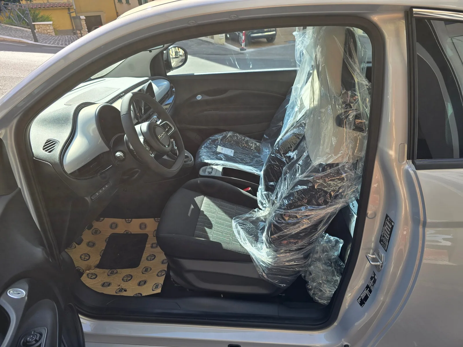 FIAT 500 1.0 Hybrid 65cv ICON miniatura 6